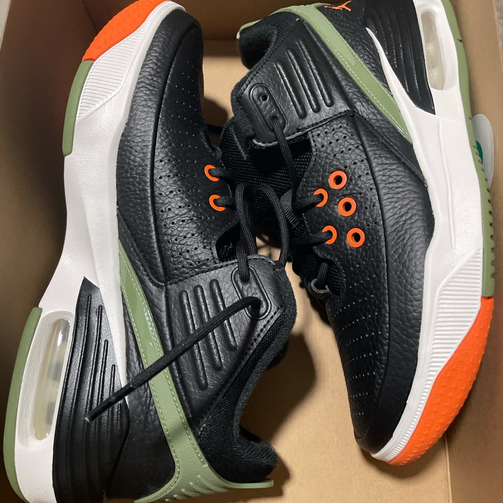 Nike jordan max aura 5